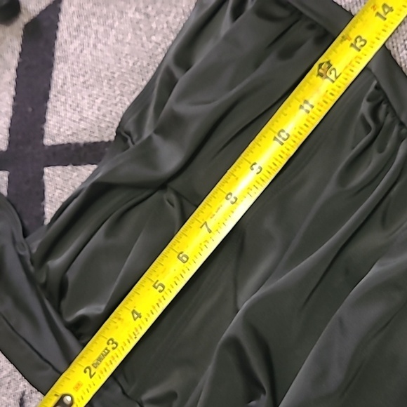 One piece, no brand black color - Picture 9 of 15